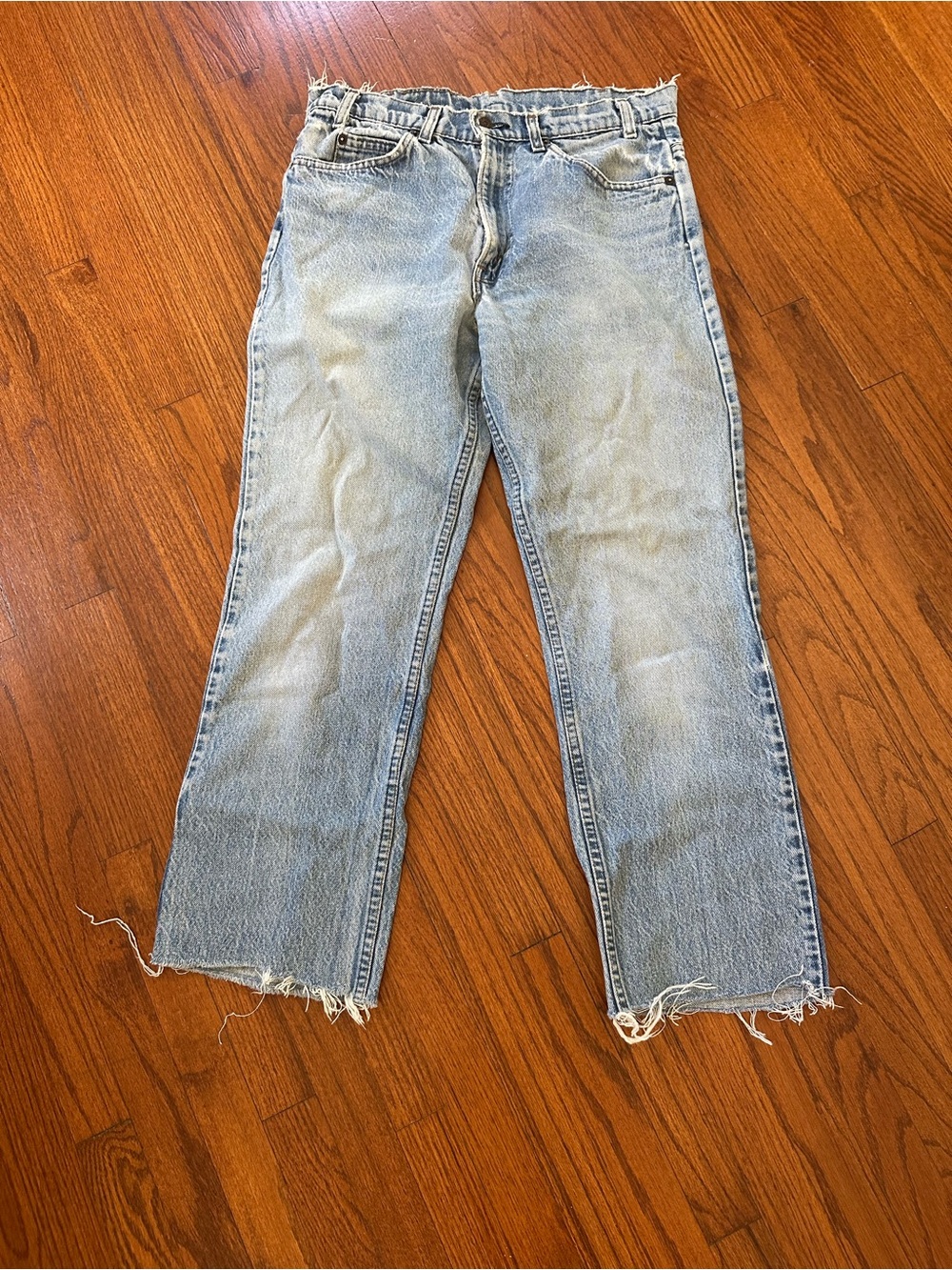 Vintage Levi's Light Blue Relaxed Jeans with Frayed Hem